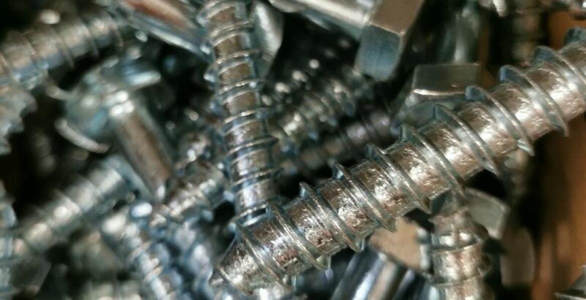 Jakie znaczenie mają śruby w przemyśle budowlanym?