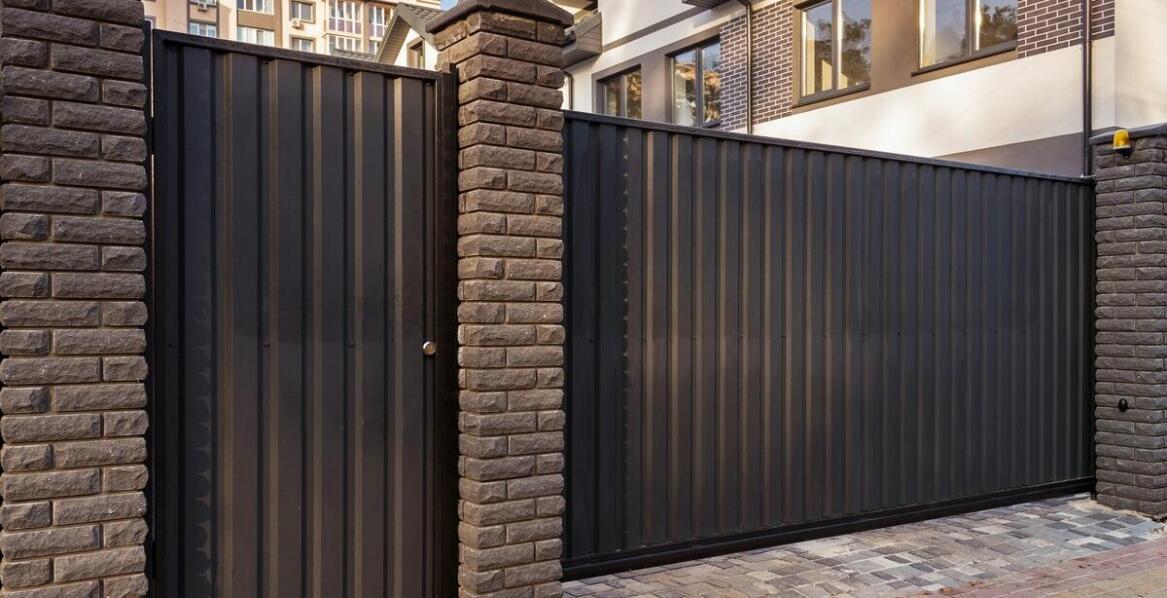 Nowoczesne metalowe ogrodzenia – trwałość i styl w jednym.