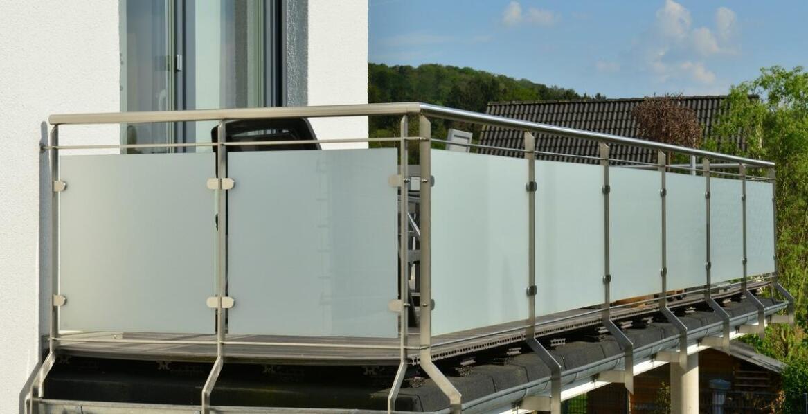 Balkonik do chodzenia – najczęstsze pytania klientów dotyczące wynajmu