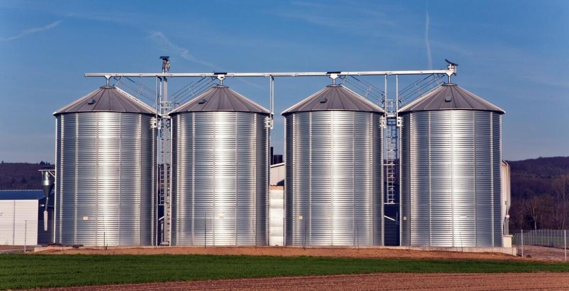 Jak zbiorniki do zboża wpływają na jakość przechowywanego ziarna?