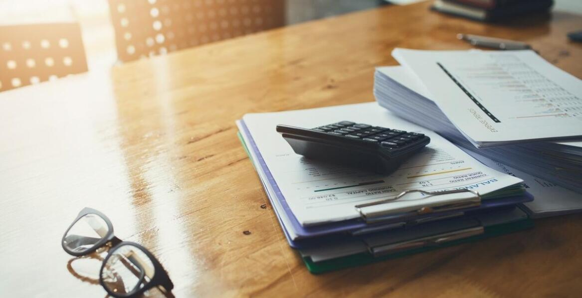 Koszty przysięgłych tłumaczeń dla chemicznych dokumentów – co warto wiedzieć?