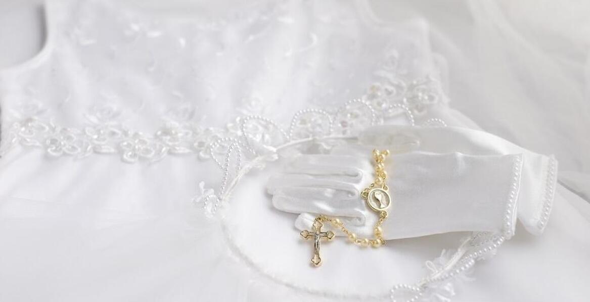 Wpływ nowoczesnych wzorów na wybór komunijnej sukienki dla dziewczynki