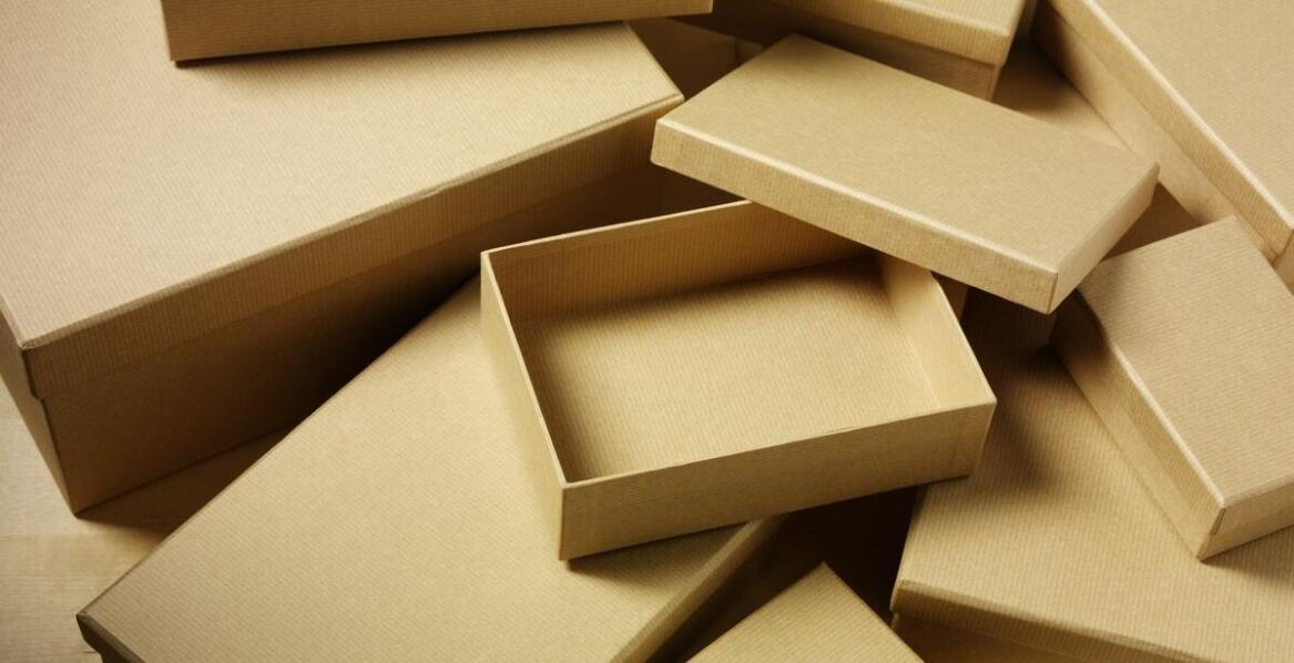 Dlaczego warto współpracować z producentem cukierniczych kartonów posiadającym certyfikaty jakości?