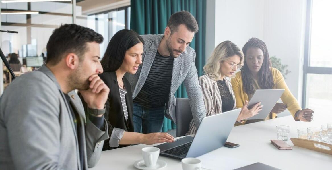 Efektywne planowanie promocyjnych kampanii z reklamową agencją w Toruniu