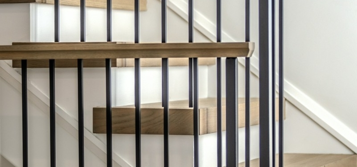 Jesionowe schody drewniane a ich trwałość i odporność na uszkodzenia