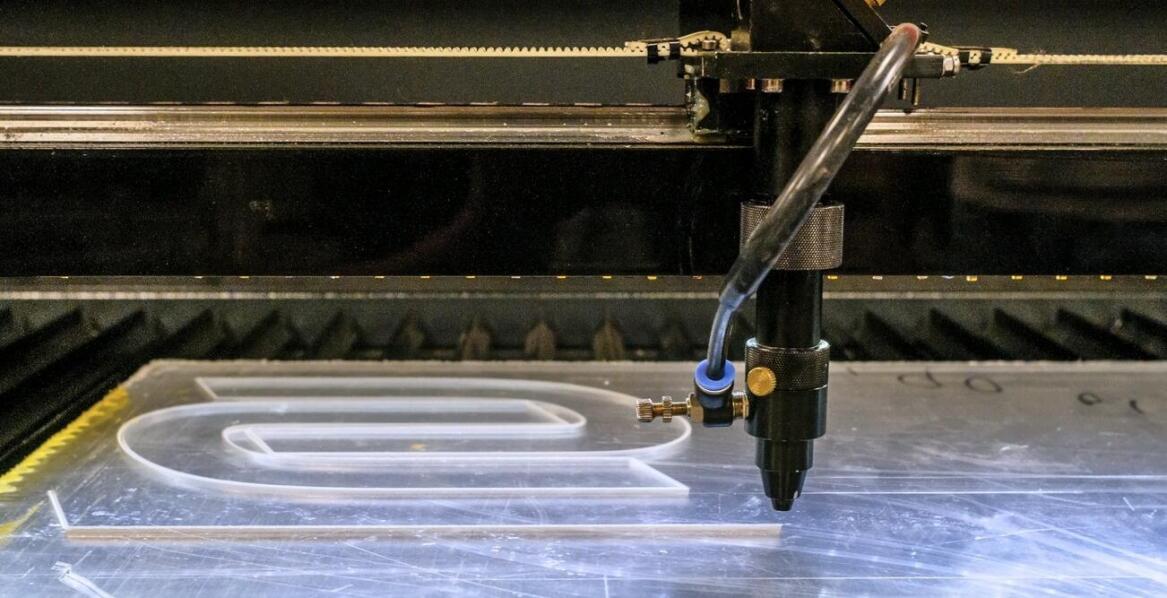 Wpływ technologii laserowej na innowacyjność w branży elektronicznej