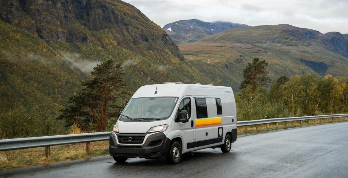 Jakie są zalety posiadania podnoszonego sypialnego dachu podczas podróży?