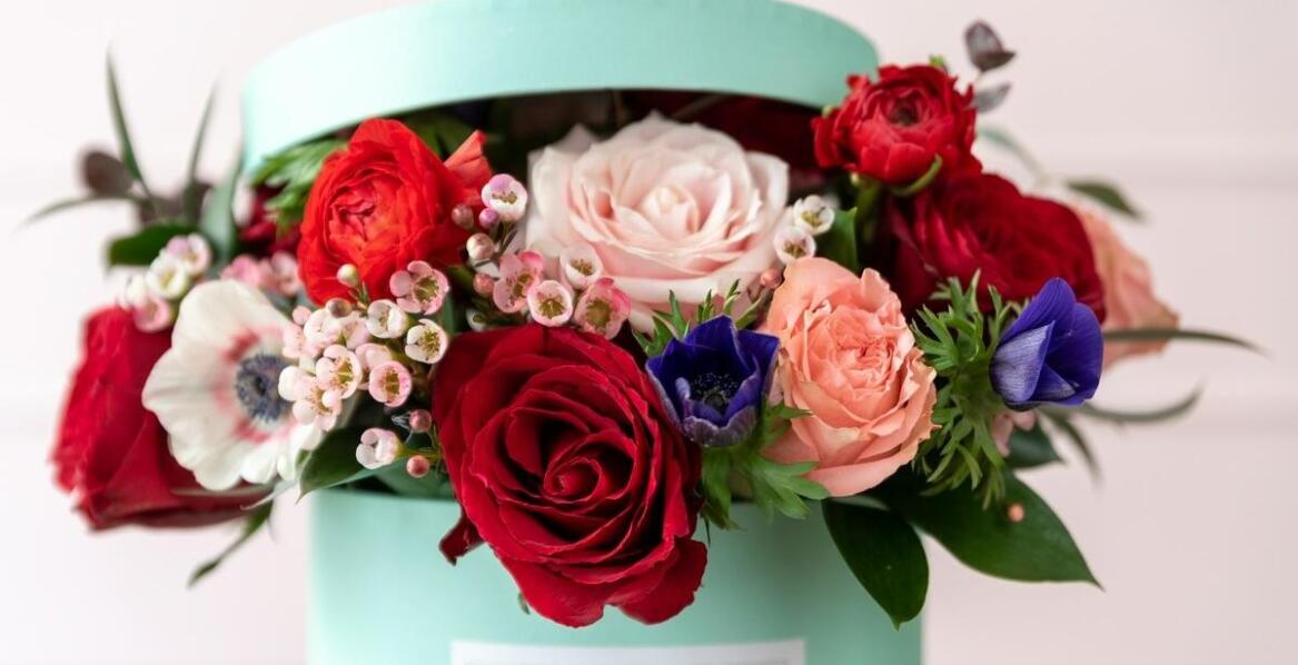 Jak róże w pudełku mogą podkreślić wagę wydarzenia?