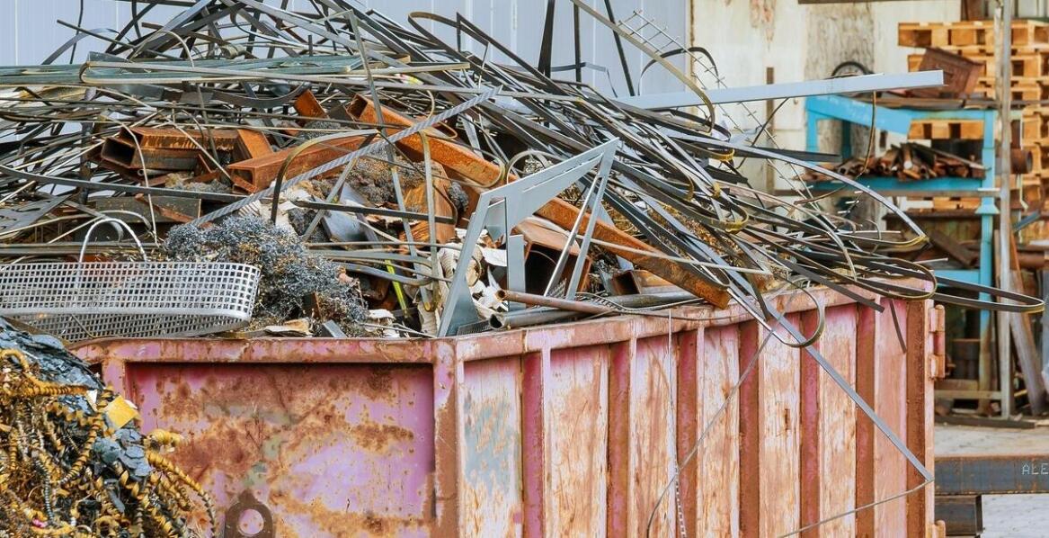 Wpływ jakości materiałów na wybór kontenera do złomu