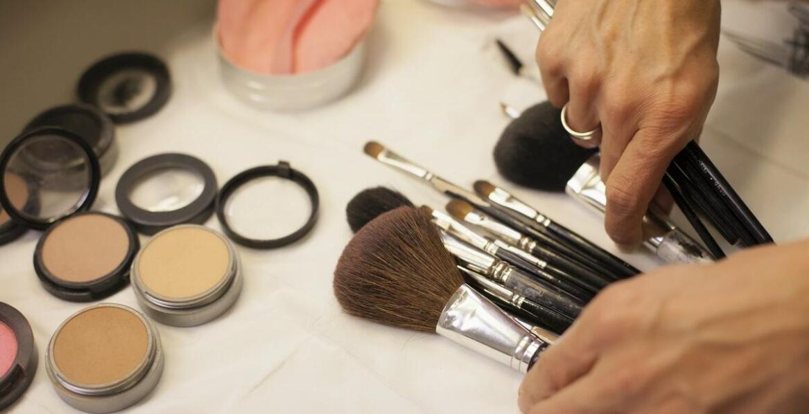 Rola zawodowych praktyk w rozwoju umiejętności studentów w szkole kosmetycznej