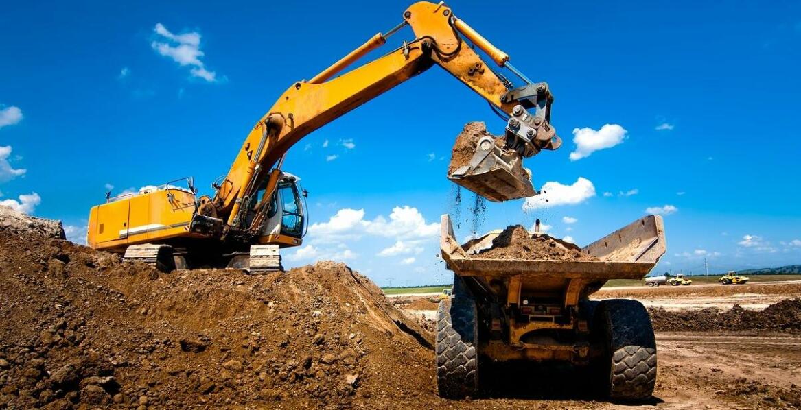 Jakie maszyny są niezbędne do skutecznego wykonywania wykopów?