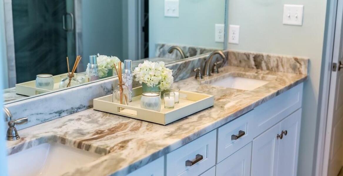 Kamienne blaty do łazienki – jakie są najnowsze trendy w projektowaniu?