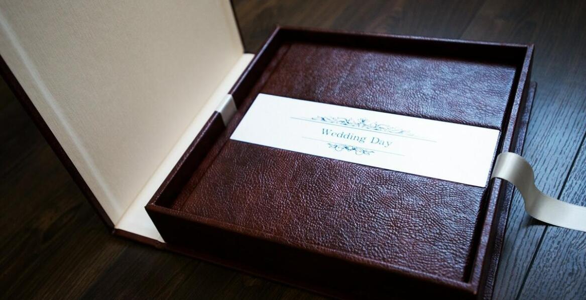 Kryształowe wspomnienia z okazji ślubu rocznicy – jak wybrać najlepszy projekt?