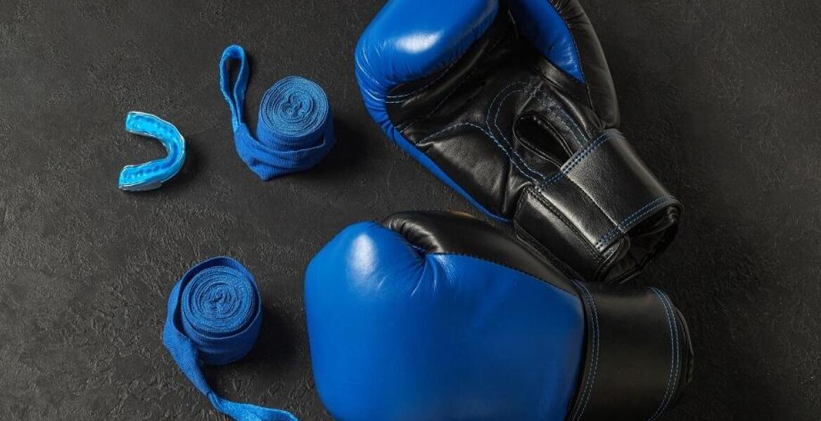 Jakie dodatkowe akcesoria mogą zwiększyć efektywność pracy z bokserskimi workami?