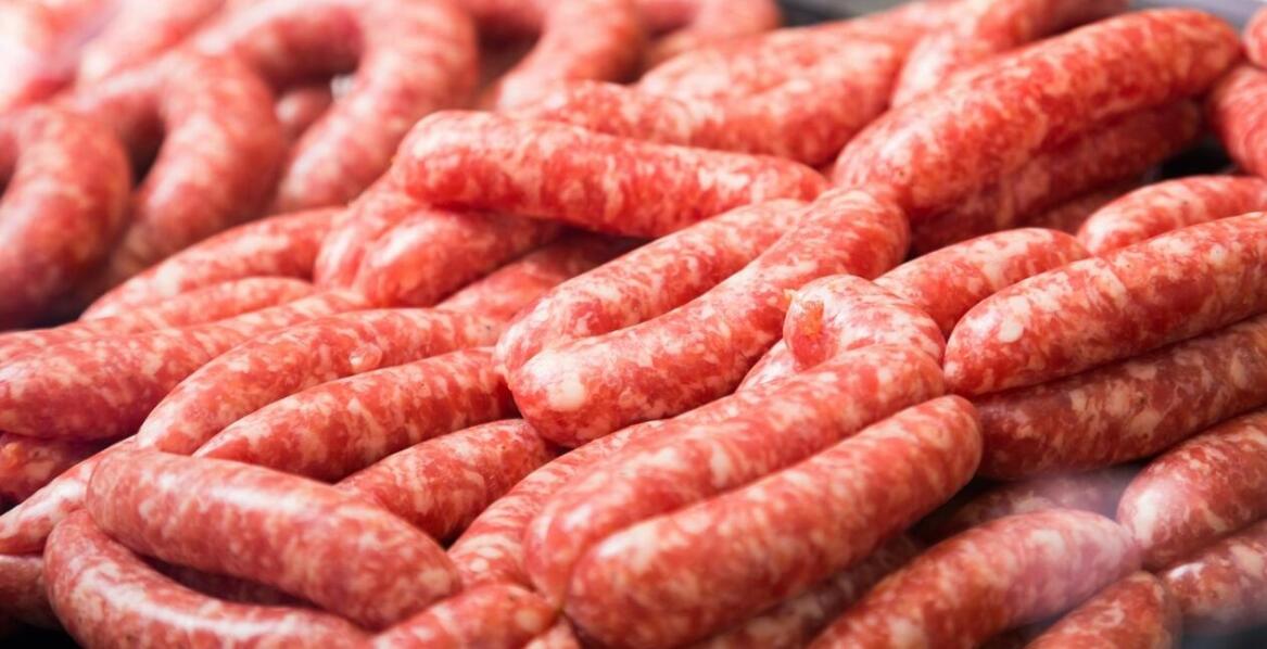 Proces produkcji kiełbas z dziczyzny – od surowca do gotowego wyrobu