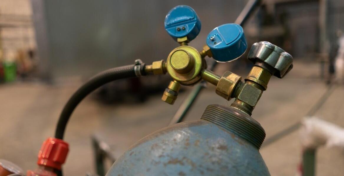 Przegląd zastosowań technicznego argonu w różnych gałęziach przemysłu