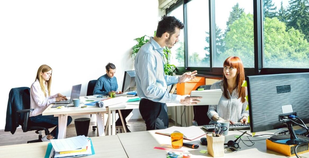 Kompleksowa obsługa logistyczna przez celną agencję: Co warto wiedzieć?