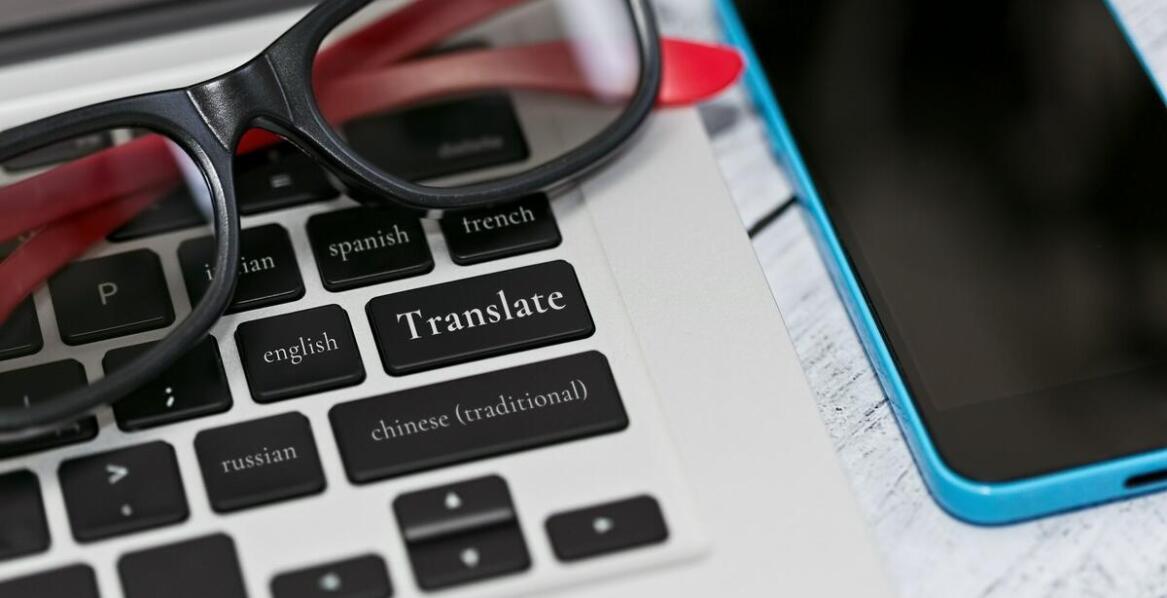 Przysięgłe tłumaczenie a legalizacja dokumentów na język łotewski