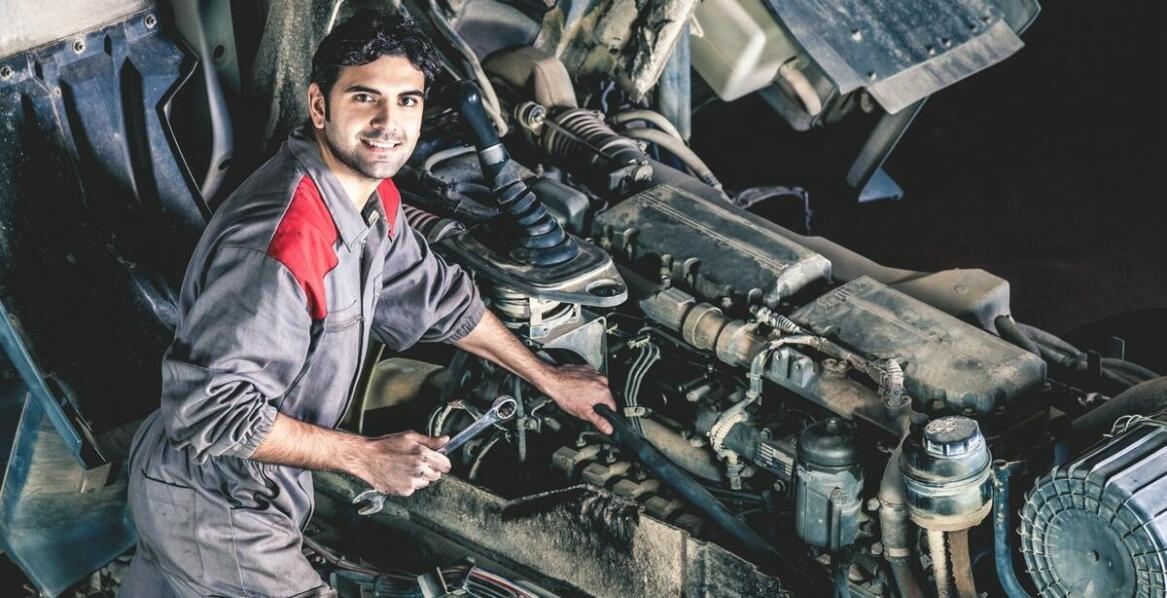 Jakie są etapy profesjonalnego serwisu dla maszyn budowlanych?