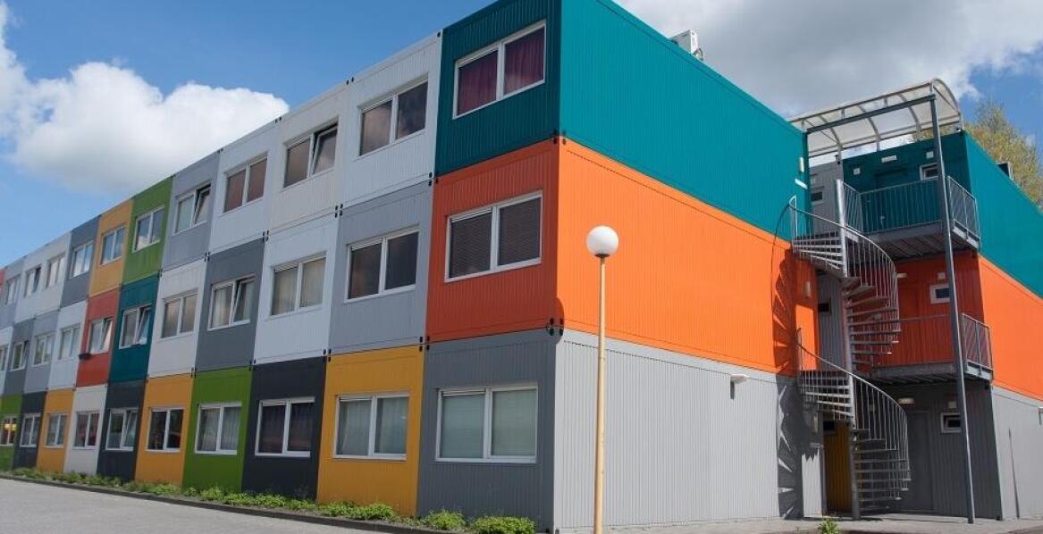 Wybór materiałów do budowy mieszkań z kontenerów: Co warto wiedzieć?