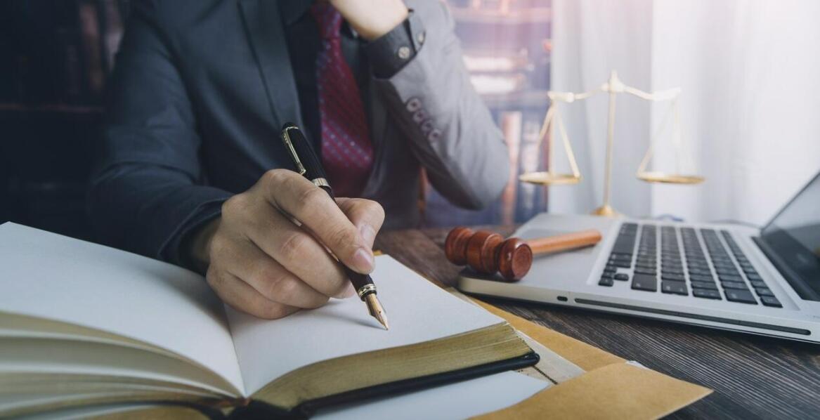 Adwokaci a prawo cywilne – jakie usługi oferują indywidualnym klientom?