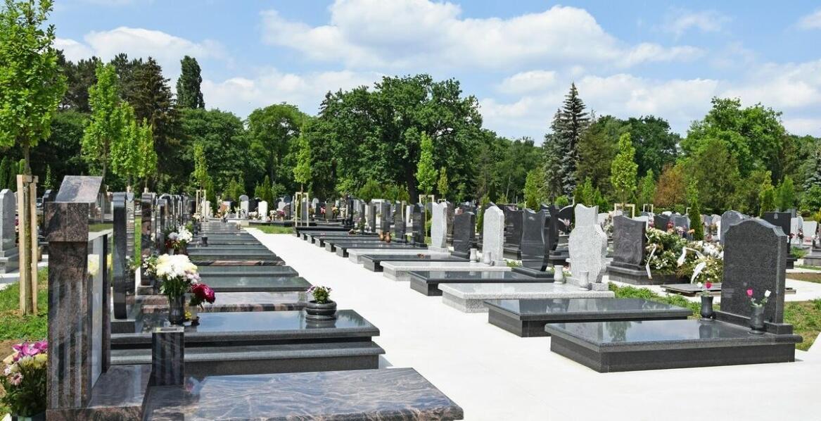 Wpływ lokalizacji farnego cmentarza na organizację ceremonii pogrzebowych