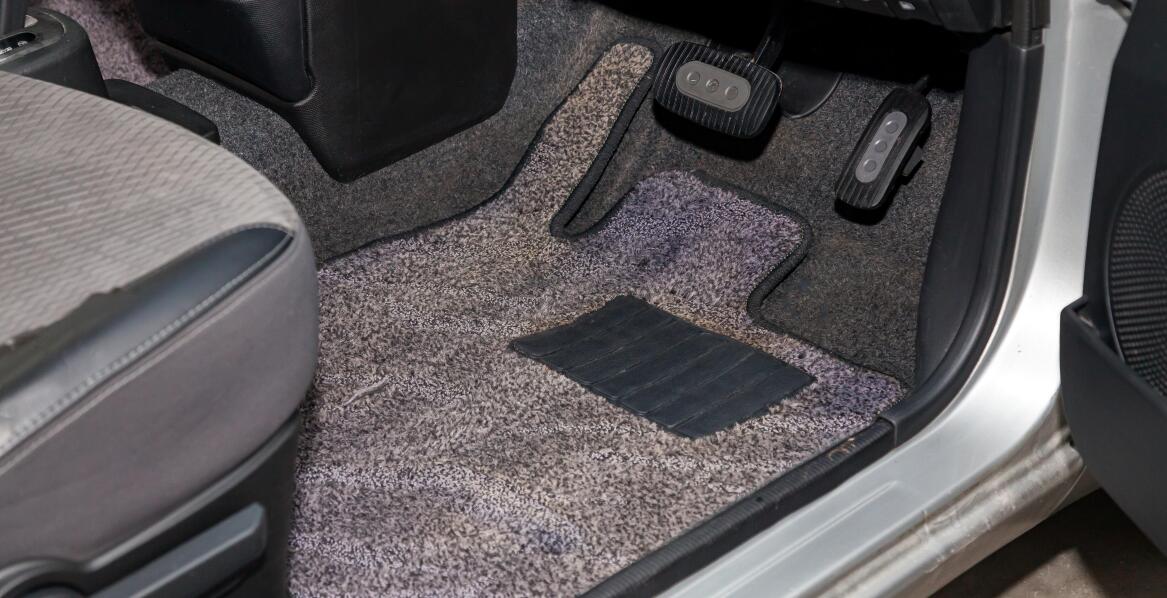 Lederfußmatten für Lkw – Eleganz und Funktionalität in der Fahrerkabine