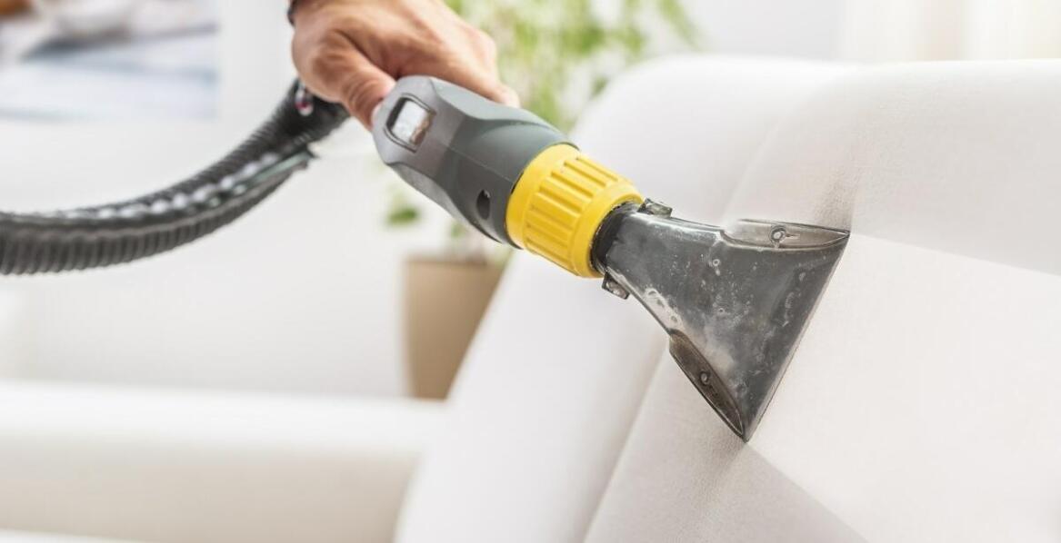 Profesjonalne czyszczenie tapicerki – jakie korzyści niesie dla właścicieli mebli?