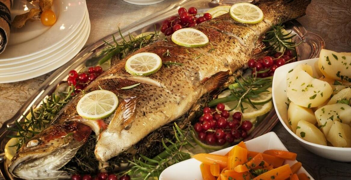 Tradycyjne receptury a nowoczesne trendy w przygotowywaniu morskich ryb