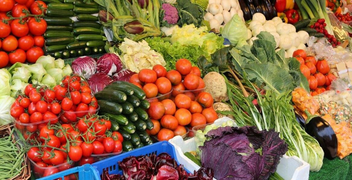 Jak różnorodność oferty w hurtowni warzyw i owoców przyciąga klientów?