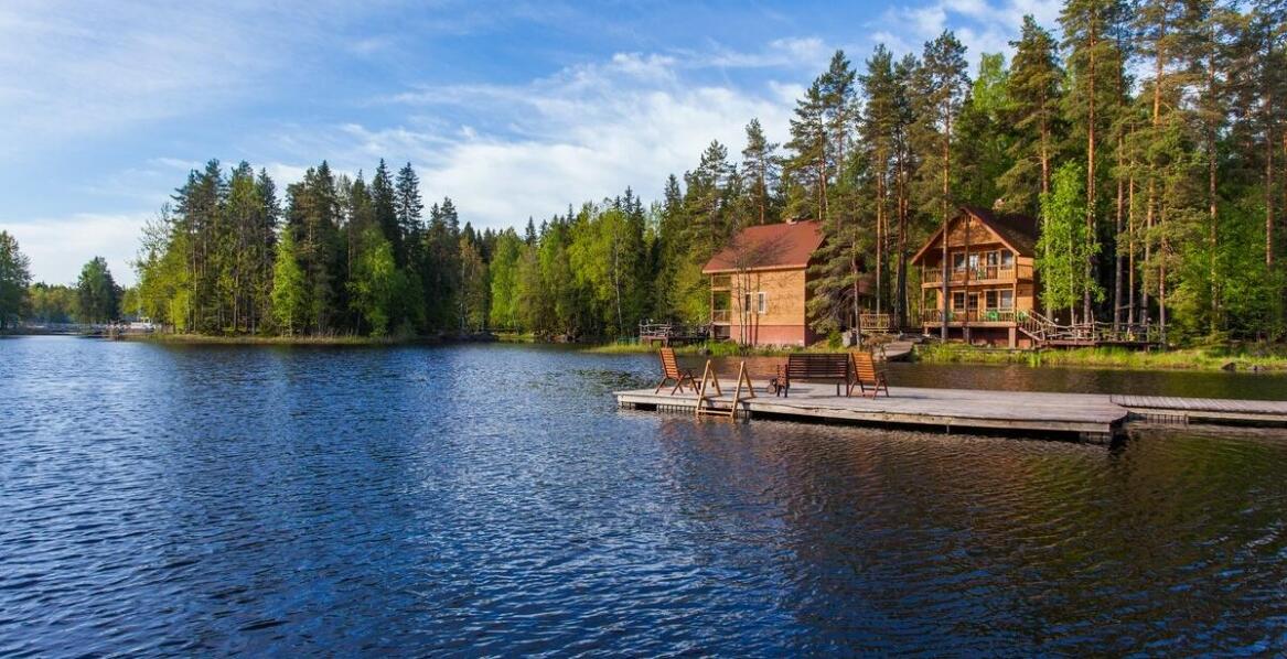 Jak bez problemów zarezerwować domek nad jeziorem w Wielkopolsce?