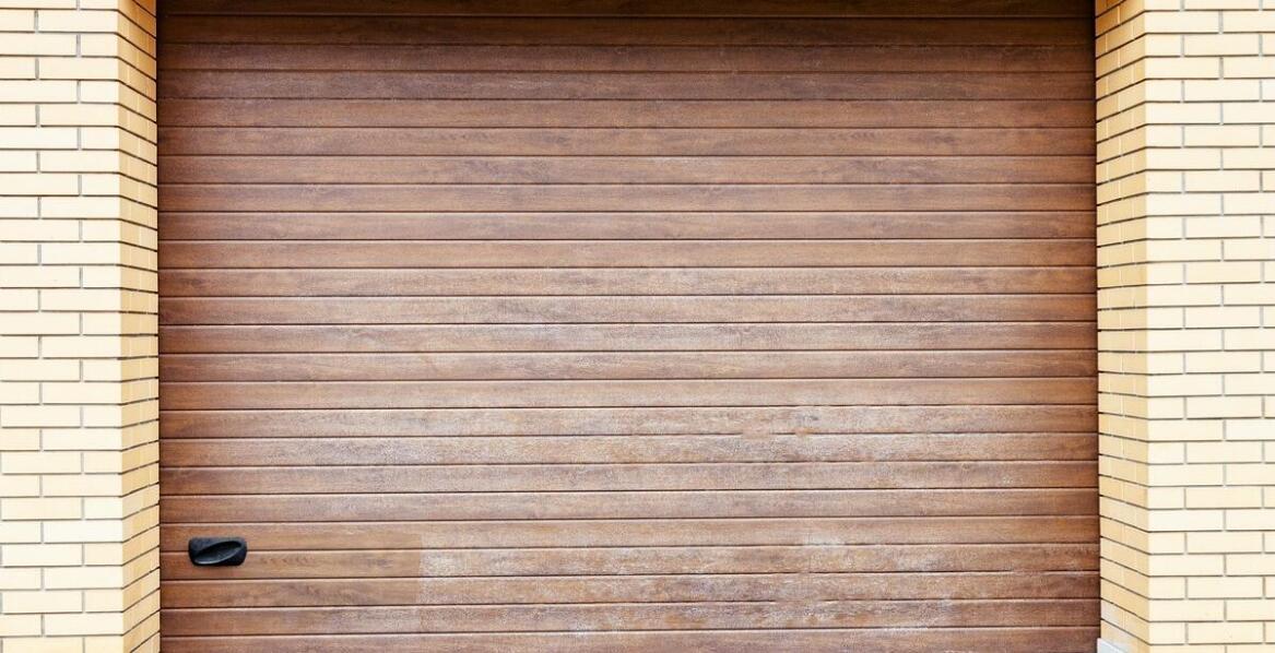 Zalety garażowych bram w kontekście oszczędności przestrzeni w garażu