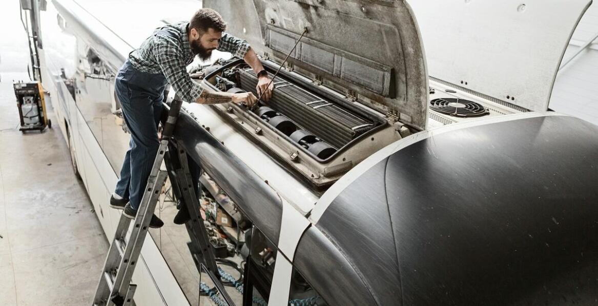 Różnice w serwisowaniu maszyn Zamboni w porównaniu do maszyn innych marek