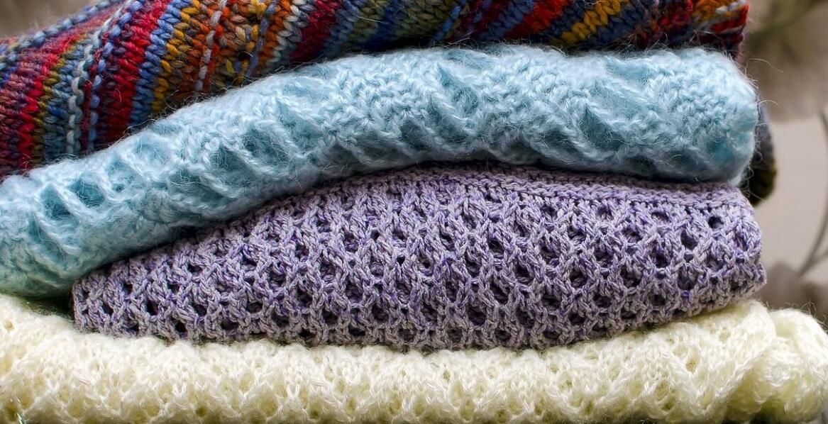 Zróżnicowanie kolorystyczne ażurowych koronek w ofercie producenta