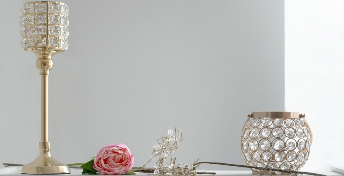 Wybór odpowiedniej podstawki do zniczy – na co zwrócić uwagę?