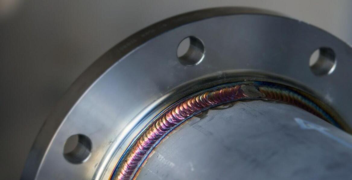 Jakie są różnice między spawaniem stali nierdzewnej a spawaniem innych materiałów?