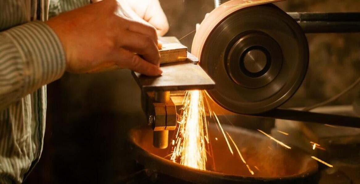 Wodna szlifierka jako narzędzie wspomagające innowacyjność w jubilerstwie