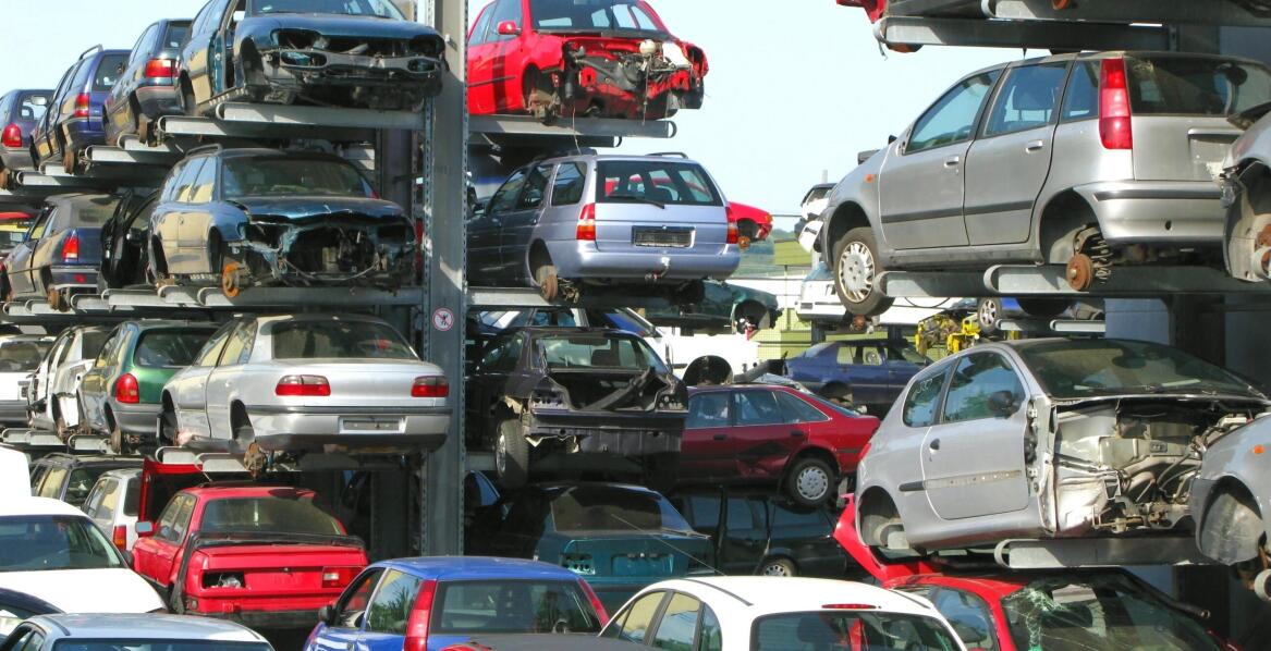 Procedury prawne związane ze złomowaniem aut – co warto wiedzieć?