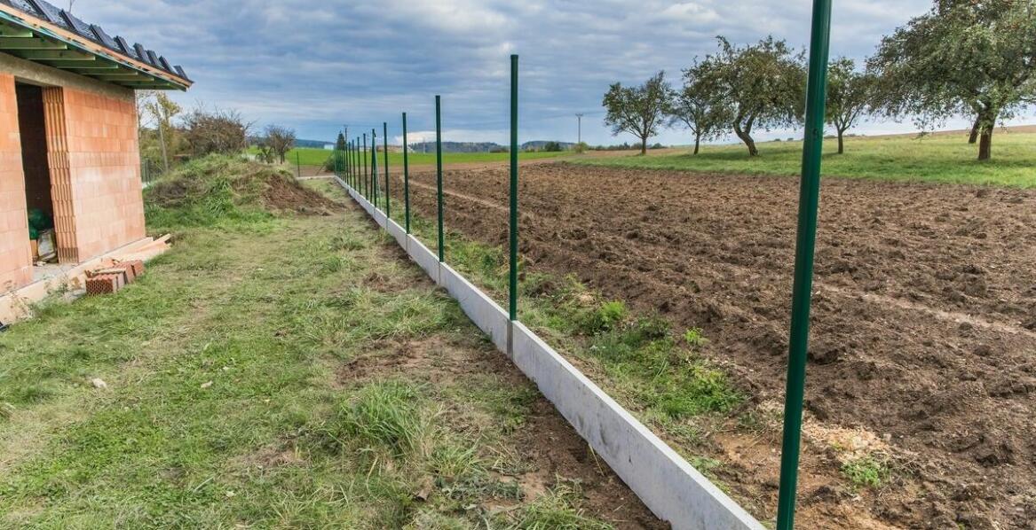 Wpływ warunków atmosferycznych na trwałość betonowych słupków