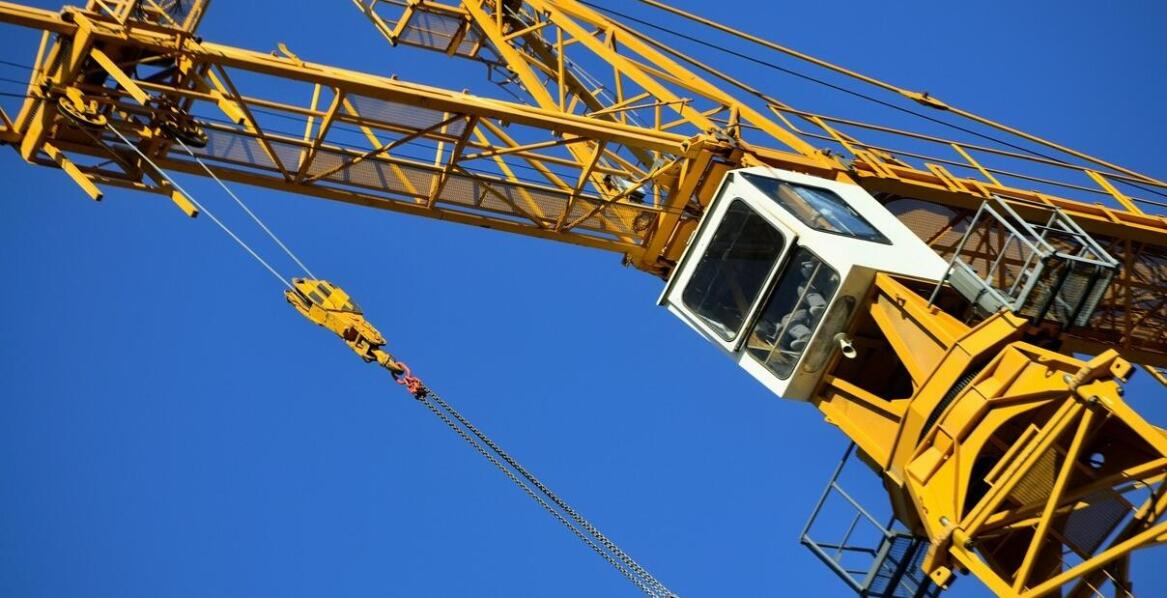 Zastosowanie samojezdnych dźwigów w transporcie pras