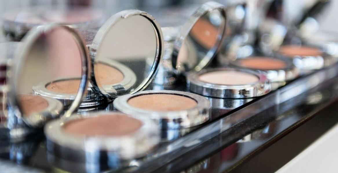 Eyelinery z hurtowni – na co zwrócić uwagę przy zakupie?