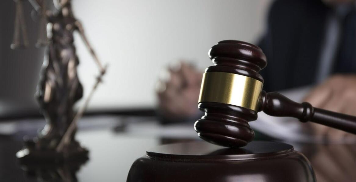 W jaki sposób komornik w Płocku realizuje egzekucję majątkową?