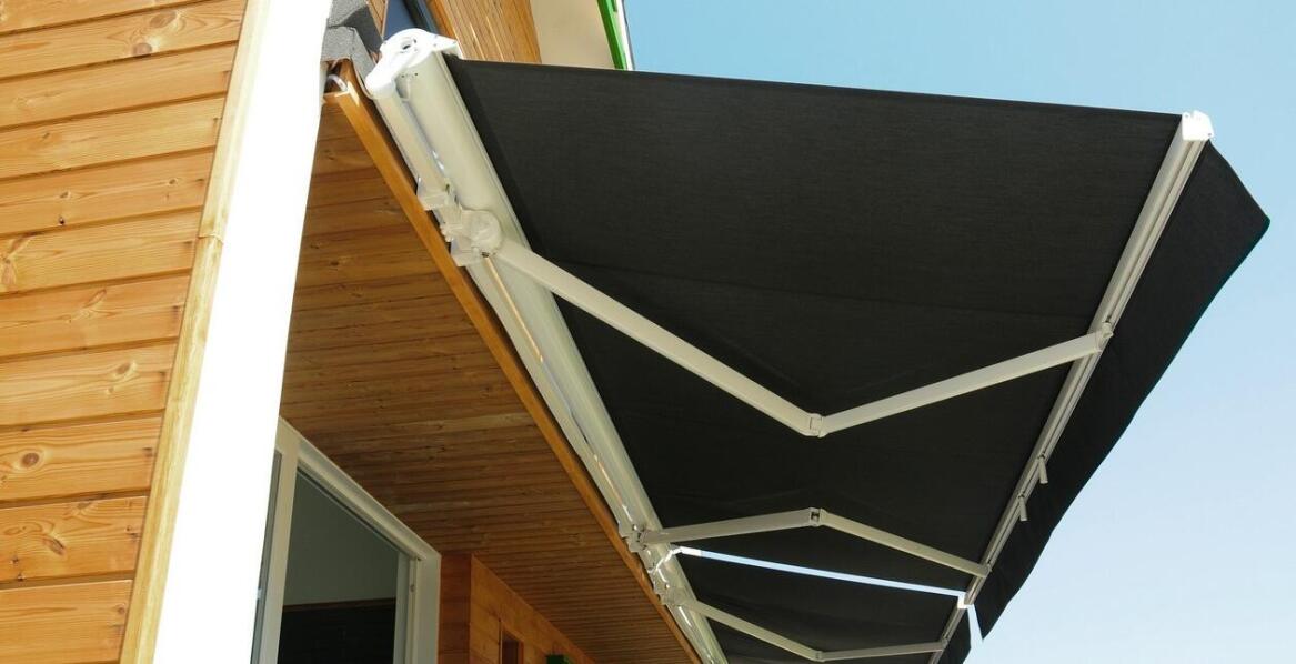 Systemy sterowania markizami – ręczne czy elektryczne, co wybrać?