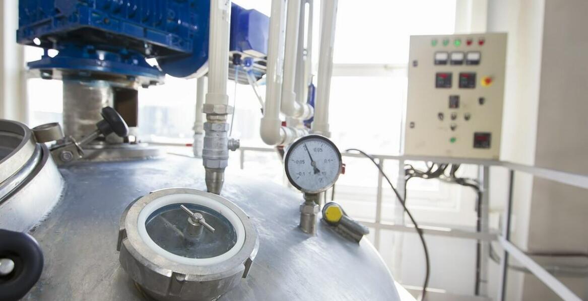 Jakie są wyzwania związane z przechowywaniem butylu etanianu?