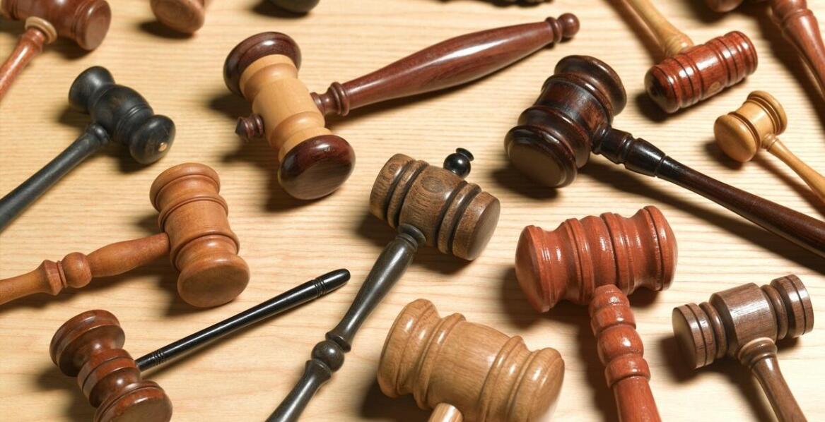 Jakie materiały są najczęściej używane do produkcji klepsydr?