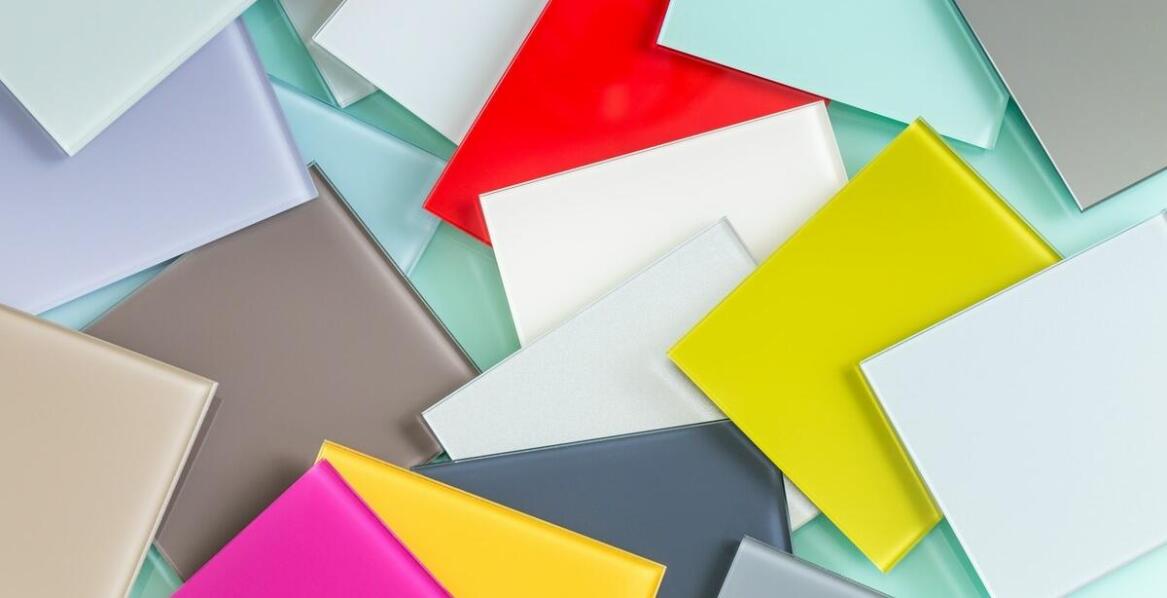 Jak hurtownia plexi wpływa na jakość produktów w branży reklamowej?