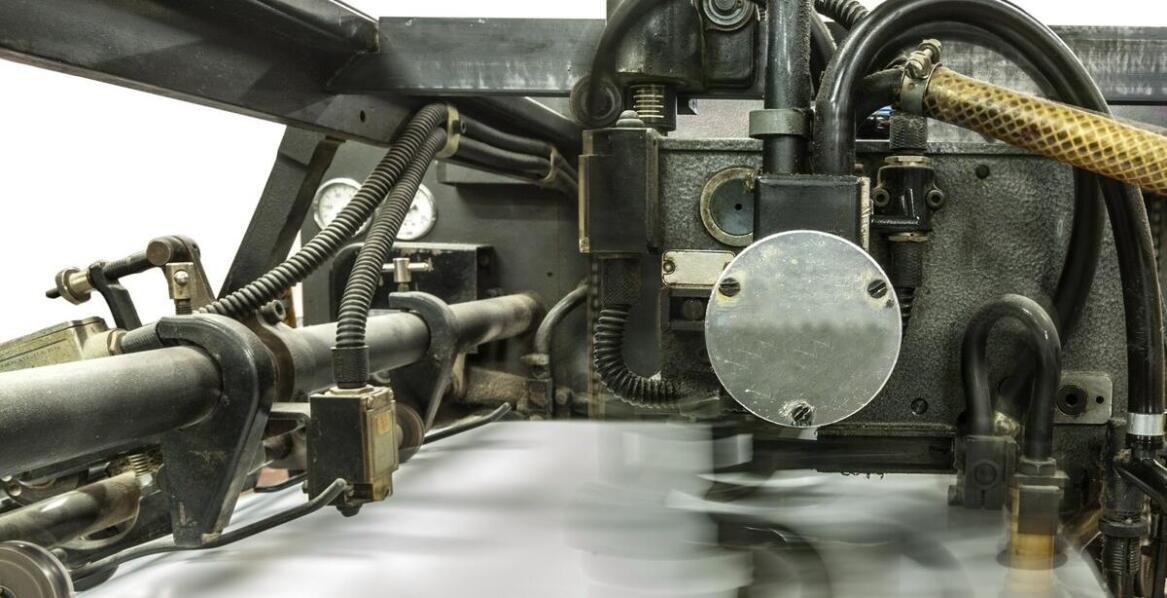 Rola tłoczenia papieru w zwiększaniu trwałości drukowanych materiałów