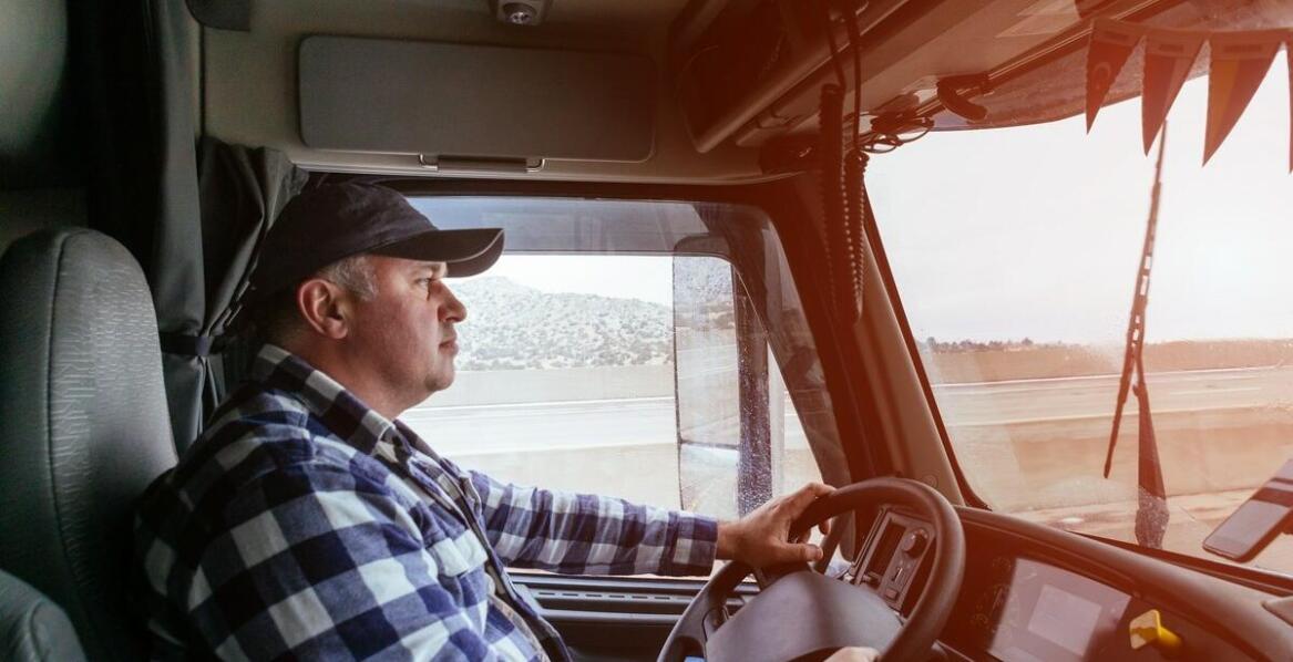 Proces nauki jazdy na tira: od teorii do praktyki