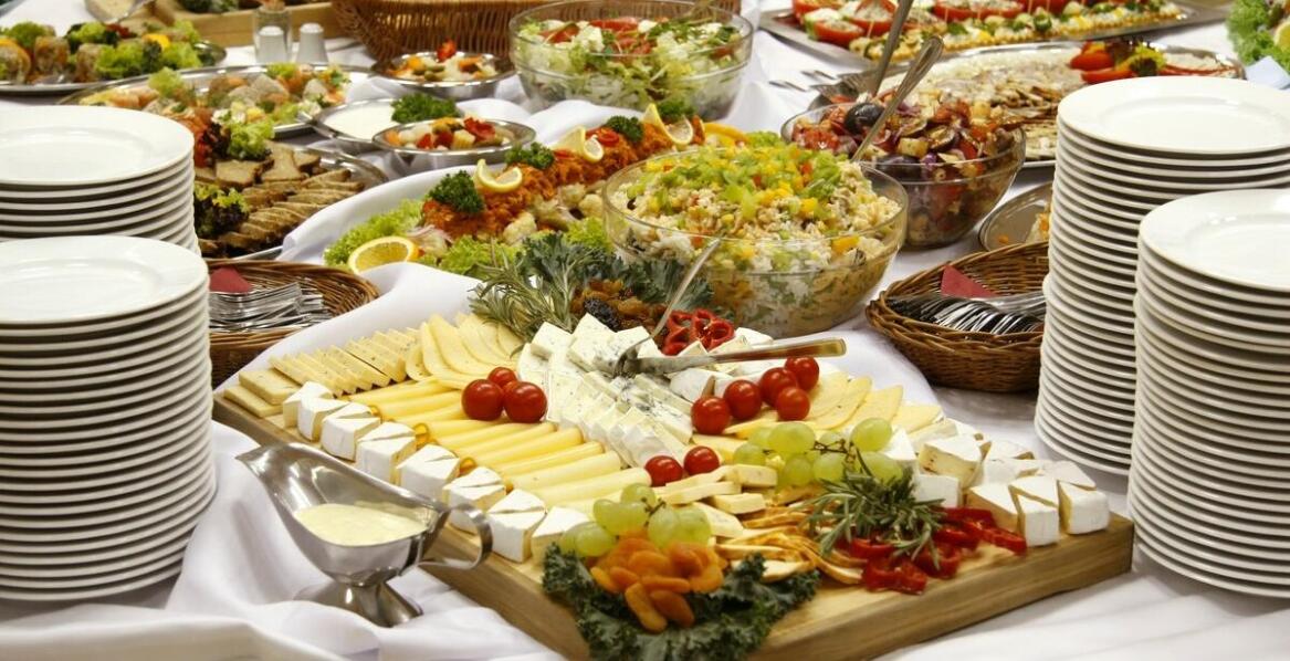 Indyjskie menu na firmowe imprezy: jak wybrać najlepsze opcje?