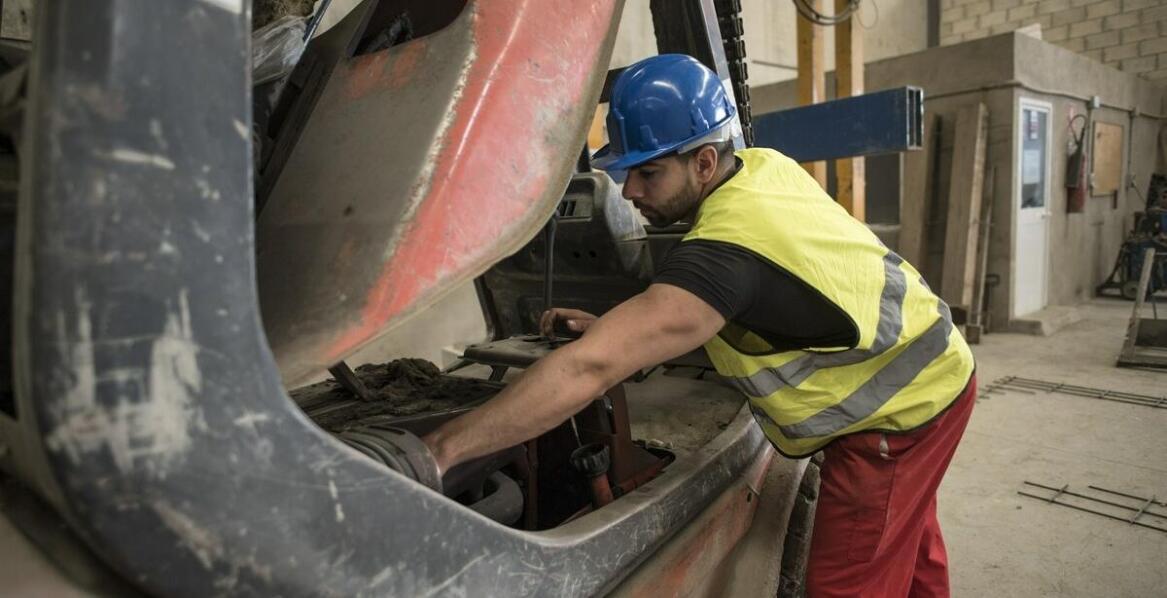 Procedury serwisowe dla różnych modeli widłowych wózków